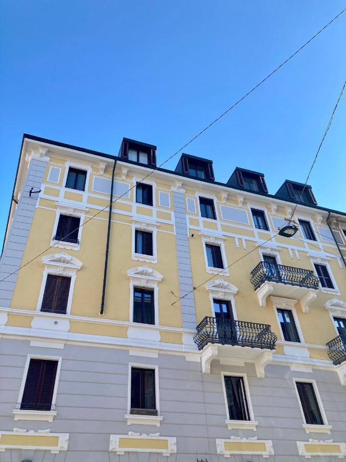 Lily Pads -Elegant Apartment- In The City Center Milão Exterior foto