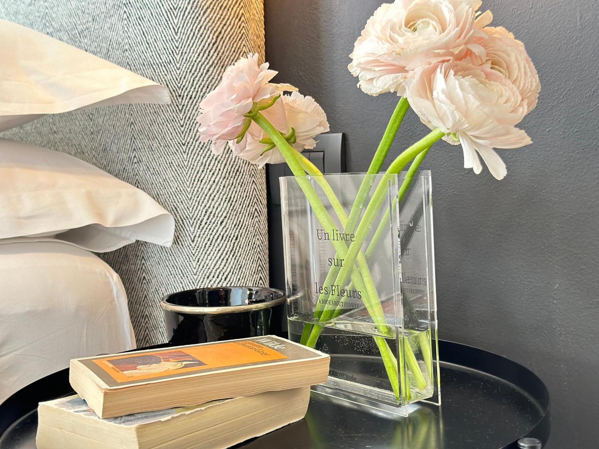 Lily Pads -Elegant Apartment- In The City Center Milão Exterior foto