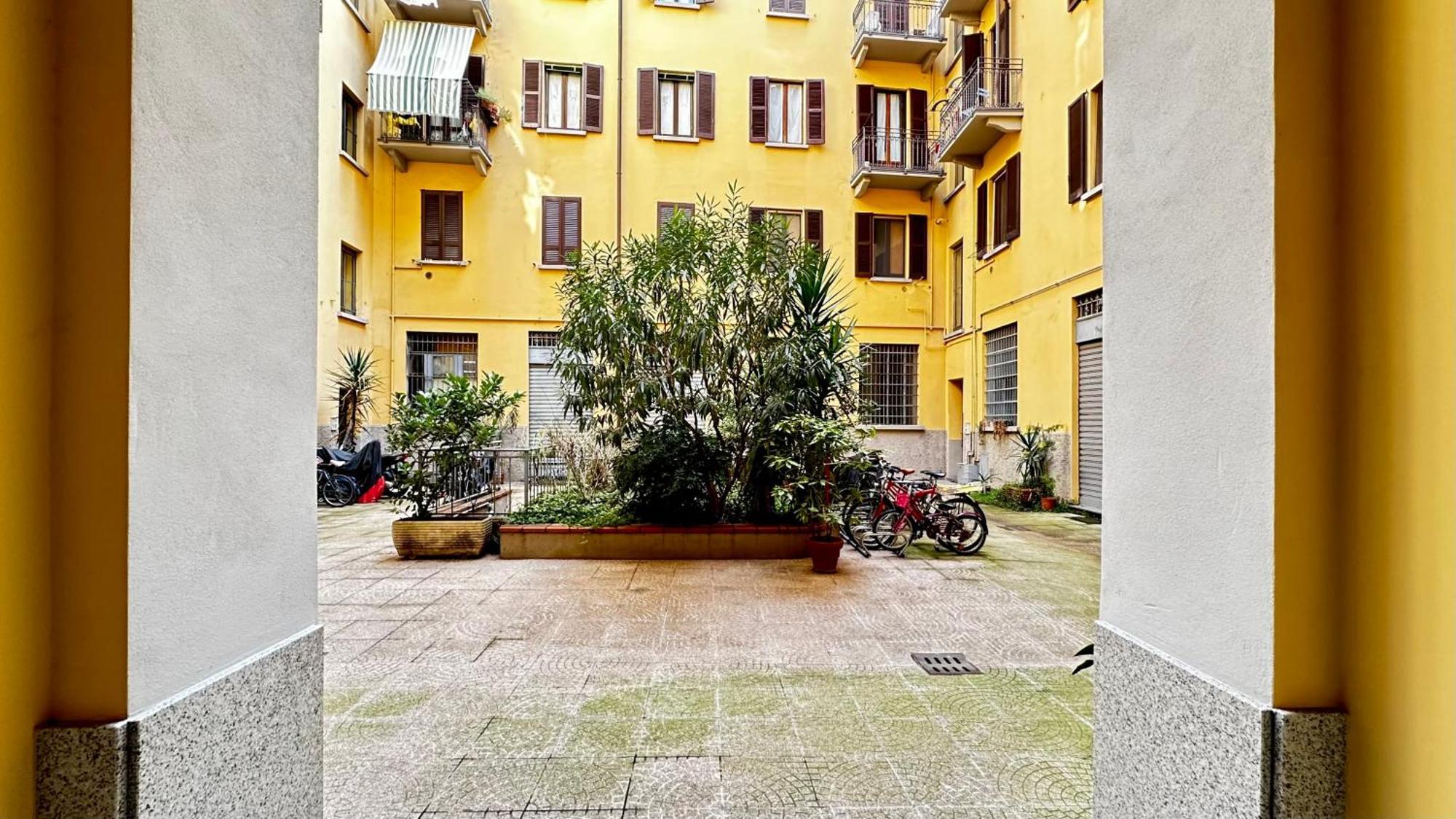 Lily Pads -Elegant Apartment- In The City Center Milão Exterior foto