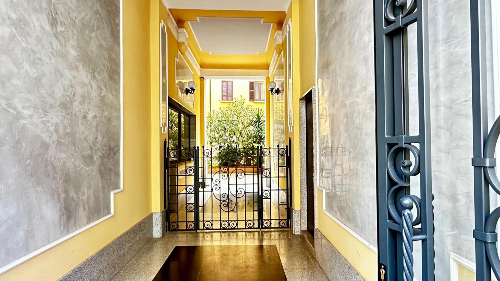 Lily Pads -Elegant Apartment- In The City Center Milão Exterior foto