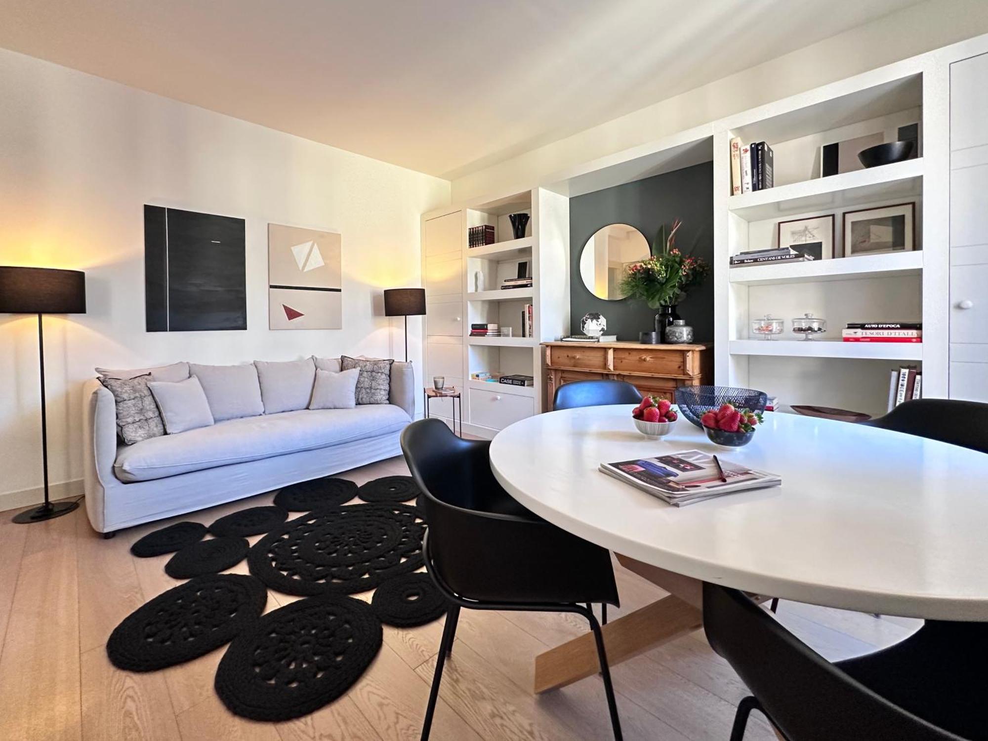Lily Pads -Elegant Apartment- In The City Center Milão Exterior foto